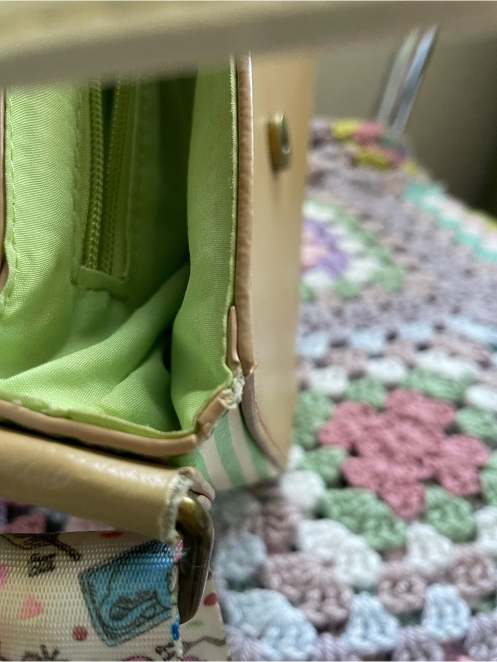 Loungefly Harry Potter/Honeydukes Crossbody Bag - Picture 6 of 14